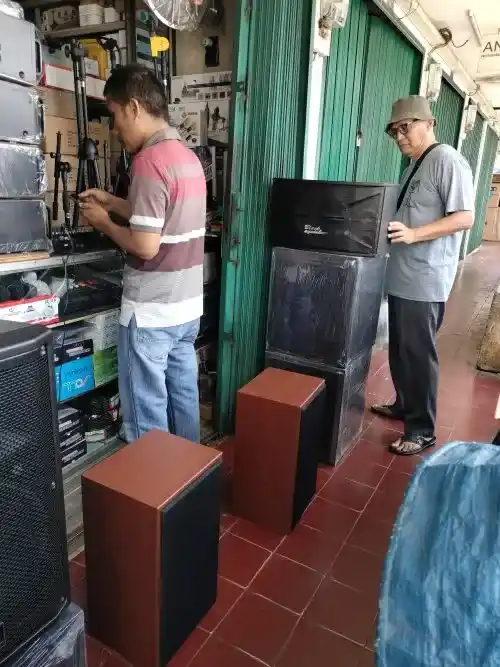 memesan loud speaker custom di Pasar Cikapundung