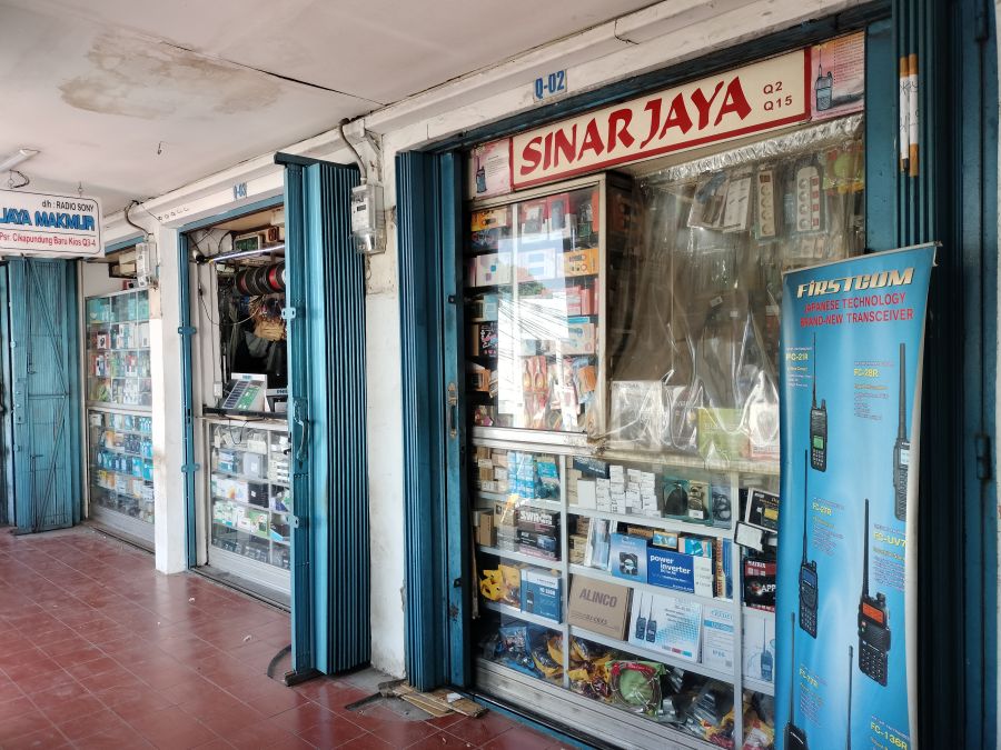 Read more about the article Pasar Cikapundung Bandung: Oase Nostalgia dan Pusat Komponen Elektronik di Jantung Bandung